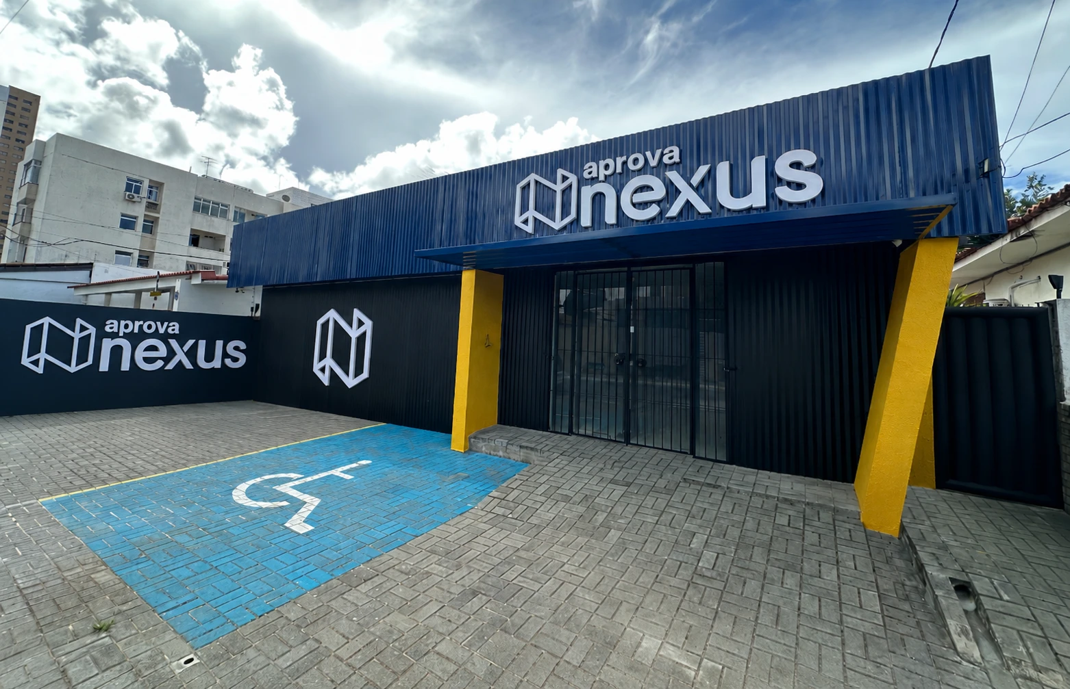 Fachada do Centro de Ensino Aprova Nexus
